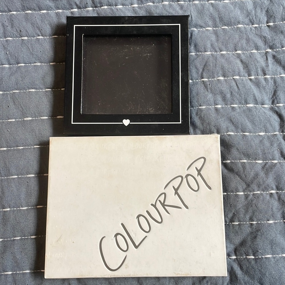 🐳3/$15🐳 2 Small Empty Magnetic Eyeshadow Palettes